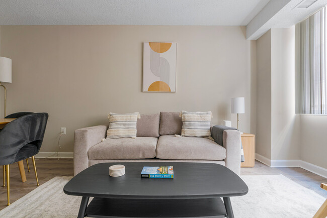 2140 L St NW in Washington, DC - Building Photo - Building Photo