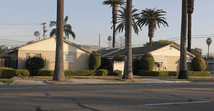 441-445 E Commonwealth Ave in Fullerton, CA - Building Photo - Building Photo