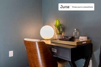 Room in Shared 6 bed/4 bath home in Boston, MA - Foto de edificio - Building Photo