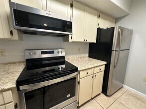 10500 SW 155th Ct in Miami, FL - Foto de edificio - Building Photo