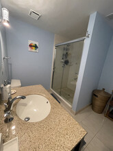 21190 Vineland Sq, Unit Basement Bedroom-Bathroom in Ashburn, VA - Building Photo - Building Photo