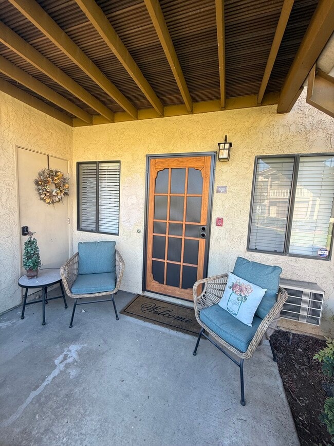 property at 1423 Graves Ave