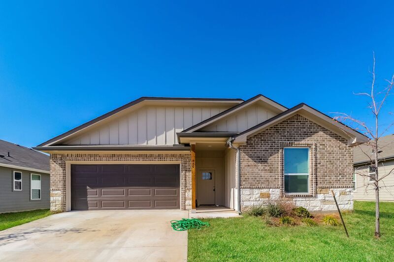 846 Freedom Cir in Nolanville, TX - Building Photo