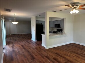 14093 Trouville Dr in Tampa, FL - Building Photo - Building Photo