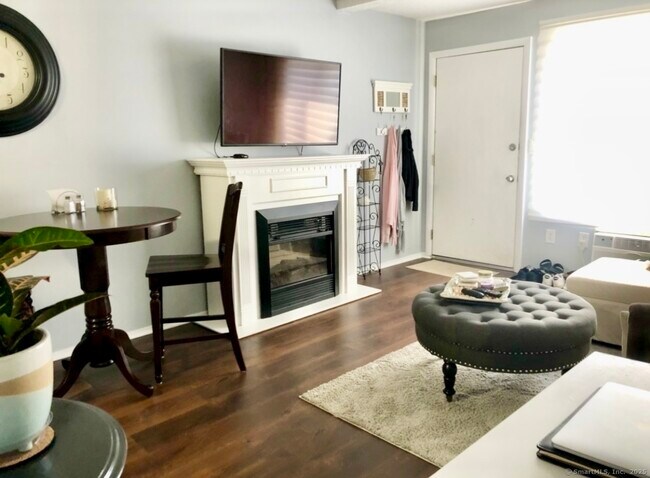 6 D Pineview Dr in Branford, CT - Building Photo - Building Photo