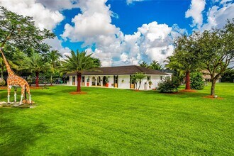 18851 SW 218th St in Miami, FL - Building Photo - Building Photo