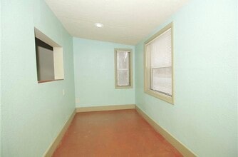 301 S 3rd St in Iola, KS - Building Photo - Building Photo