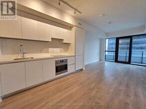 4015 The Exchange in Mississauga, ON - Building Photo - Building Photo