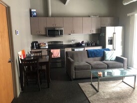 555 S Forest Ave, Unit 401 in Ann Arbor, MI - Building Photo