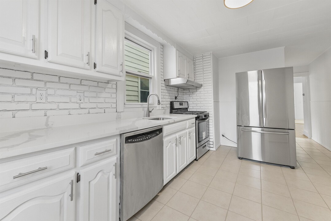 838 Roosevelt Ave-Unit -1 in Secaucus, NJ - Building Photo