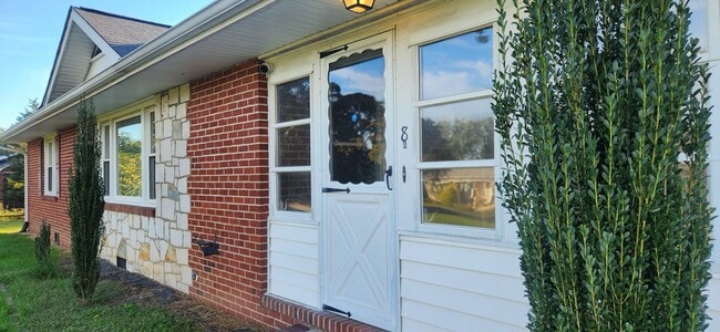 property at 8 Fairfax Cir