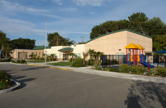 Pleasant Valley Village in Oxnard, CA - Foto de edificio - Building Photo