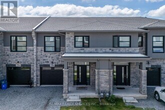 7201 Parsa St in Niagara Falls, ON - Building Photo - Building Photo