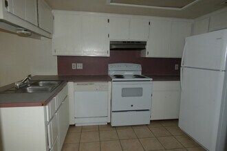 2905 NE Tortoise Dr in Lawton, OK - Foto de edificio - Building Photo