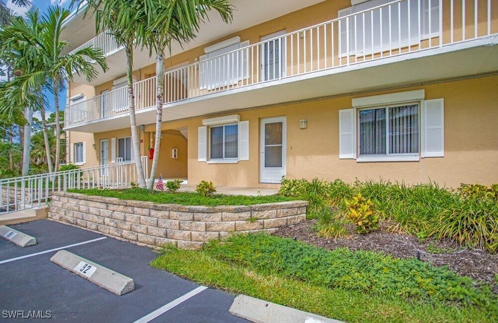 3012 Sandpiper Bay Cir in Naples, FL - Building Photo