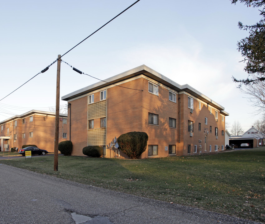 37 Heights Ave in Northfield, OH - Foto de edificio