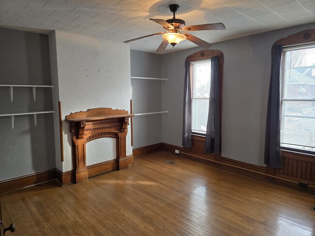 1225 Elm St, Unit Downstairs Unit in Quincy, IL - Building Photo - Building Photo