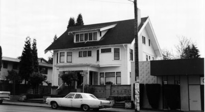 1500 SE Hawthorne Blvd in Portland, OR - Building Photo - Building Photo