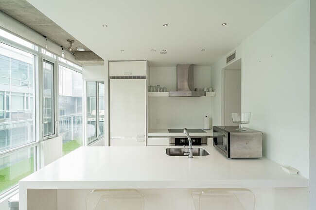 75 Portland St in Toronto, ON - Building Photo - Building Photo