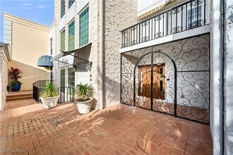 4000 Gulf Shore Blvd N in Naples, FL - Building Photo - Building Photo