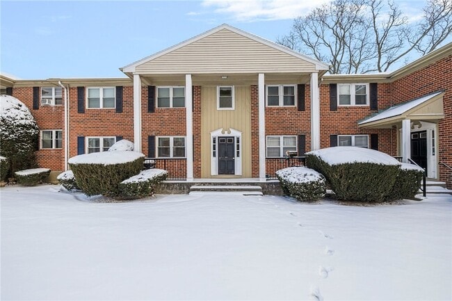 70 Carroll Ave in Newport, RI - Building Photo - Building Photo