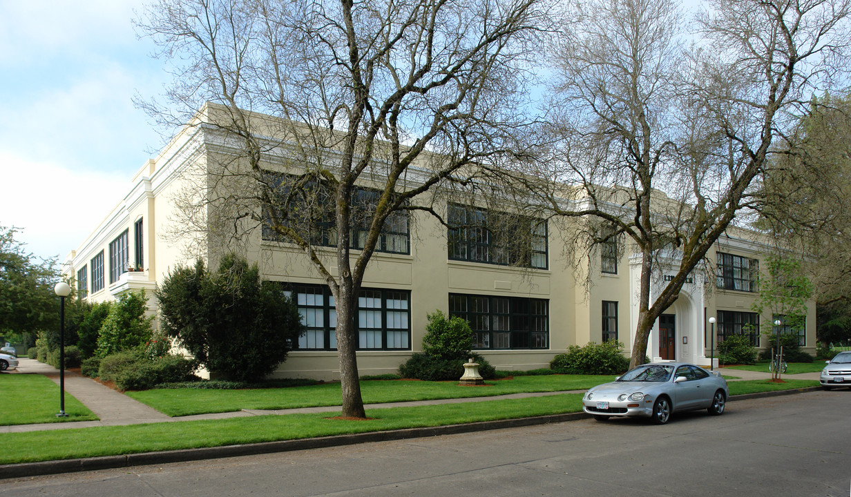 Lincoln School Condos in Eugene, OR - Building Photo