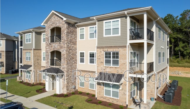 210 Grove Cir in Lillington, NC - Building Photo - Building Photo