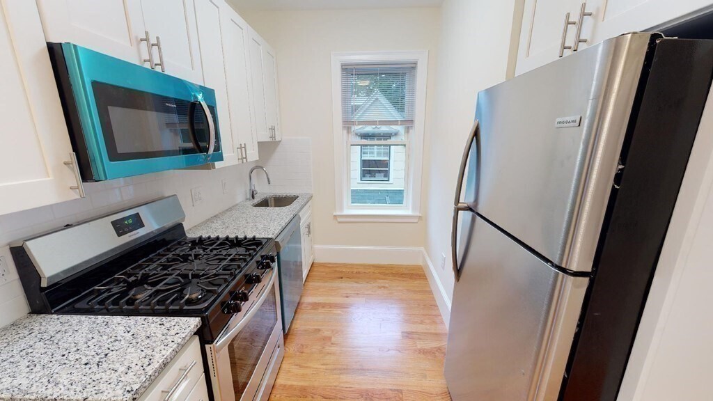 672 Washington St, Unit 5 in Brookline, MA - Building Photo