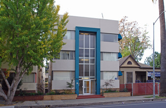 Grantwood Manor in Sacramento, CA - Foto de edificio - Building Photo