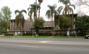 Tyrone Villas in Van Nuys, CA - Building Photo - Building Photo