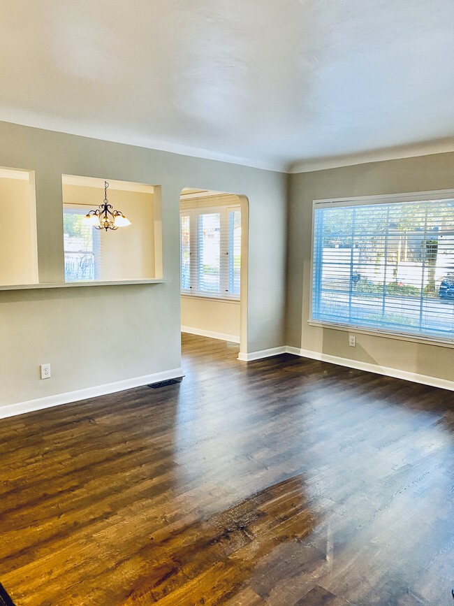 67 Windsor Ln in Sierra Madre, CA - Foto de edificio - Building Photo