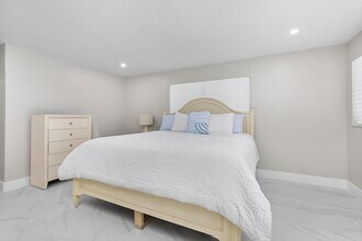 2500 NE 23rd St in Pompano Beach, FL - Building Photo - Building Photo