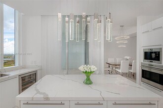 16001 Collins Ave in North Miami Beach, FL - Building Photo - Building Photo