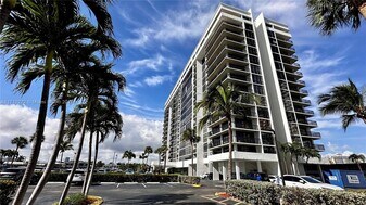 2017 S Ocean Dr in Hallandale Beach, FL - Building Photo