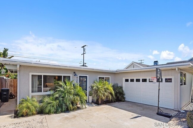 435 Cherry Ave in Imperial Beach, CA - Foto de edificio - Building Photo