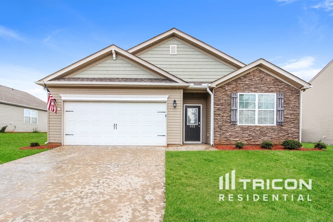 312 New Spring Ln in Boiling Springs, SC - Building Photo