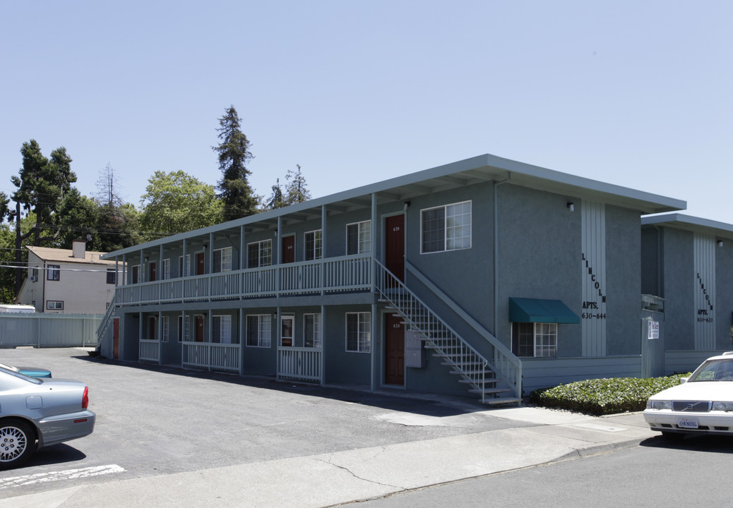 Lincoln Apartments in Vallejo, CA - Building Photo