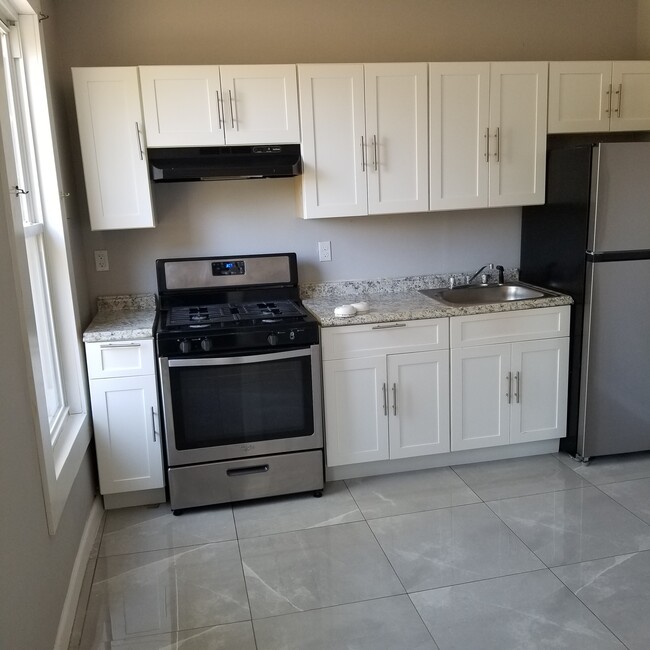 84 Carson Ave, Unit 2 in Newburgh, NY - Building Photo - Building Photo