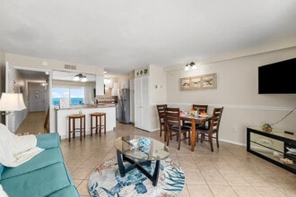 8743 Thomas Dr in Panama City Beach, FL - Foto de edificio - Building Photo