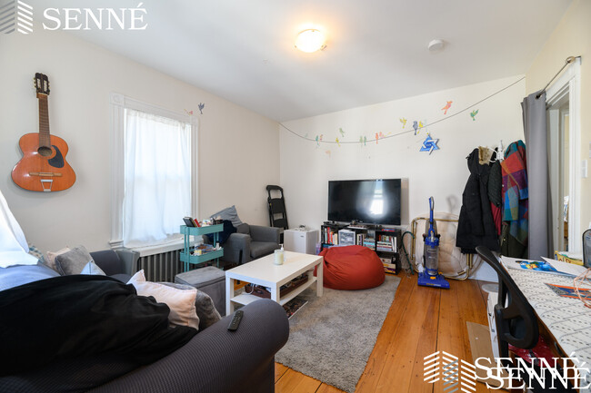 5 Beacon St, Unit 2 in Somerville, MA - Building Photo - Building Photo