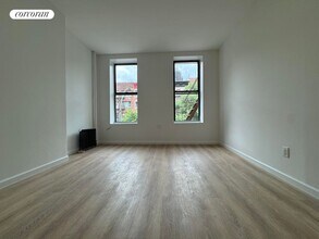1586 1st Ave in New York, NY - Building Photo - Building Photo