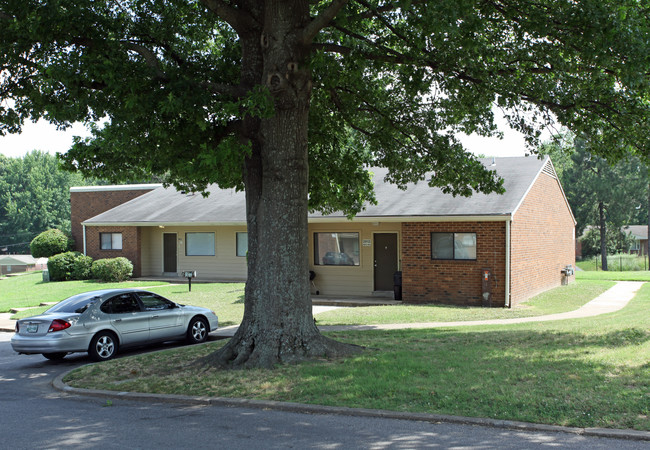 Breezy Point Apartments in Memphis, TN - Foto de edificio - Building Photo