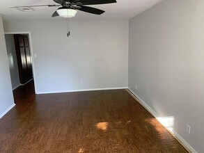 7320 Sanger Ave in Waco, TX - Building Photo - Building Photo