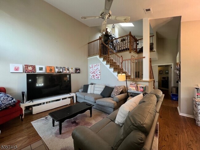 64 Bentley Ct in Bedminster, NJ - Building Photo - Building Photo