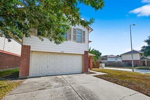 11902 Rolling Stream Dr in Tomball, TX - Building Photo