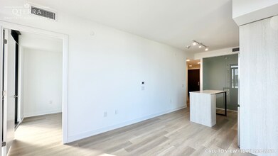 86 Dundas St E in Mississauga, ON - Building Photo - Building Photo