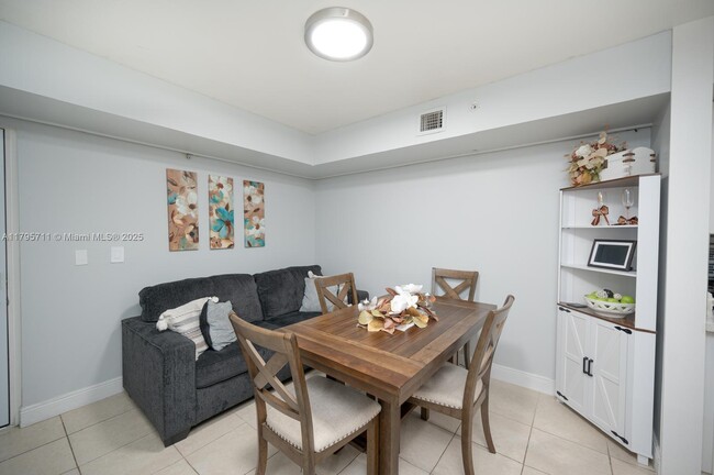 11133 SW 8th St in Pembroke Pines, FL - Building Photo - Building Photo