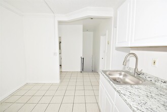 221 Lehrer Ave in Elmont, NY - Building Photo - Building Photo