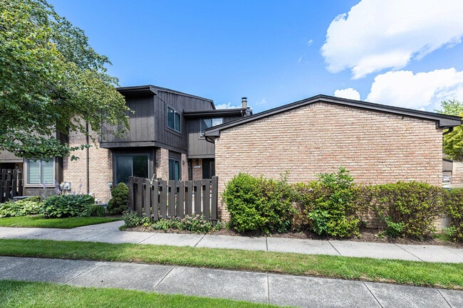 property at 37331 Clubhouse Dr