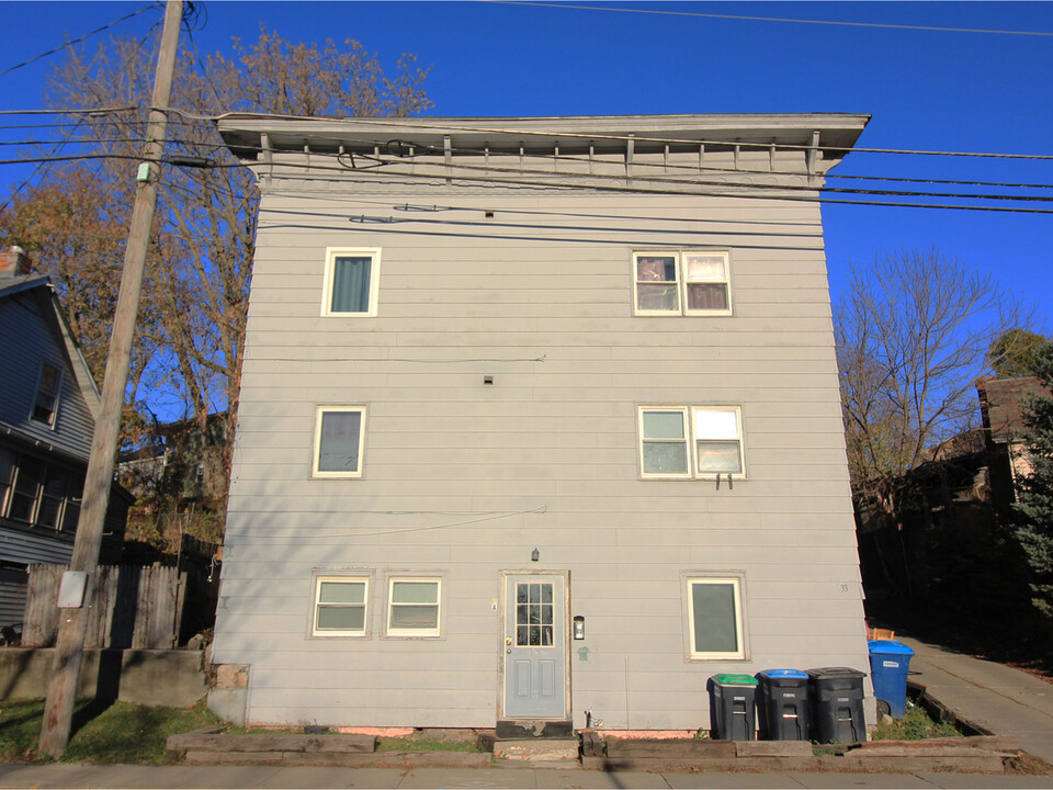 33 Malletts Bay Ave in Winooski, VT - Building Photo